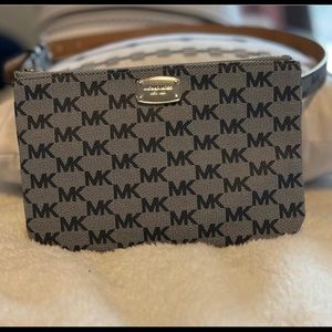 Michael Kors NWT belt wallet/ gray & black.  Mini bag